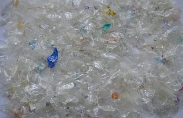 1.Подрібненні пластикові пляшки